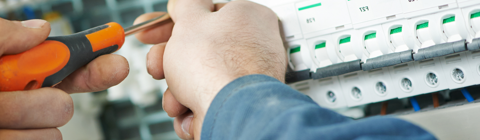 Come installare un interruttore Schneider?