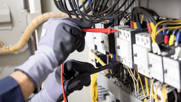 Habilitation électrique : guide complet pour comprendre et obtenir votre titre