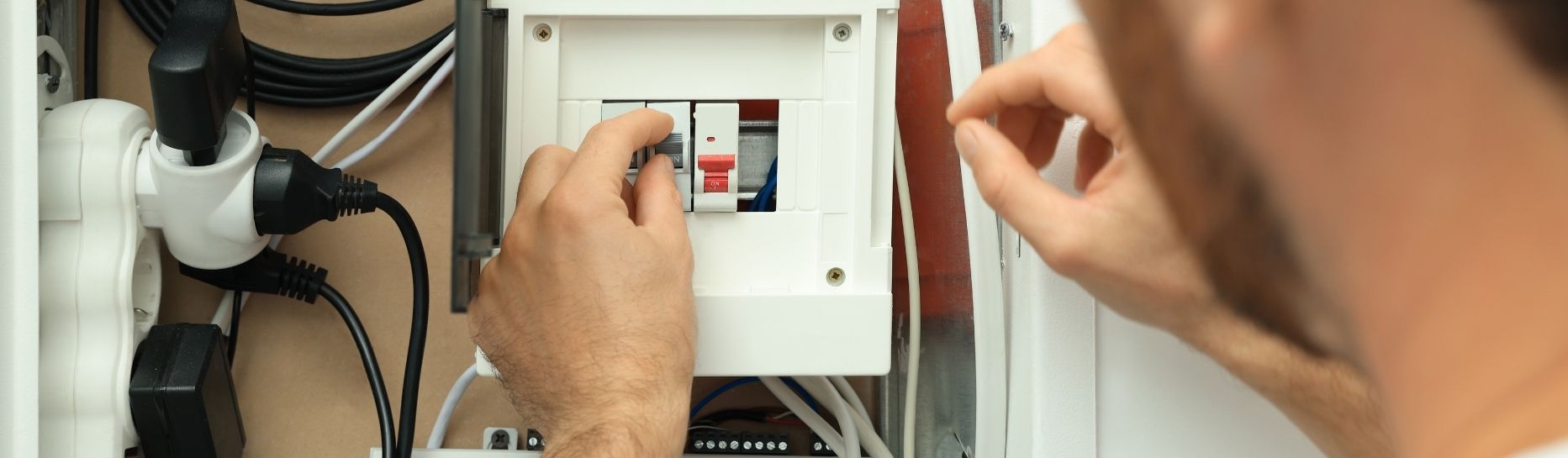 Quelle est la différence entre un disjoncteur et un fusible ? | One-Elec