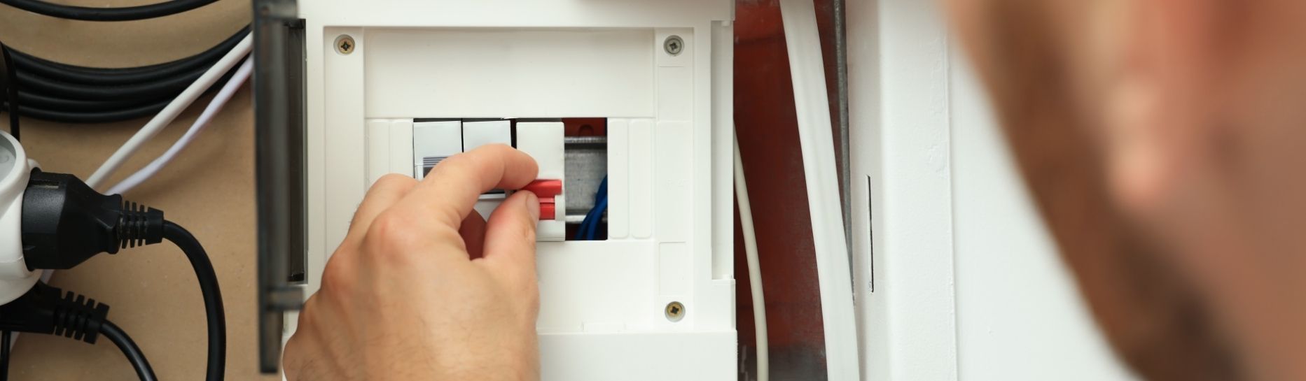 Comment faire quand le disjoncteur saute ? | One-Elec