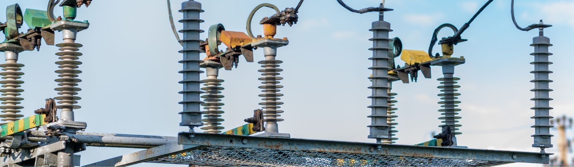 ¿Cuál es la función de un transformador de corriente (TC)?